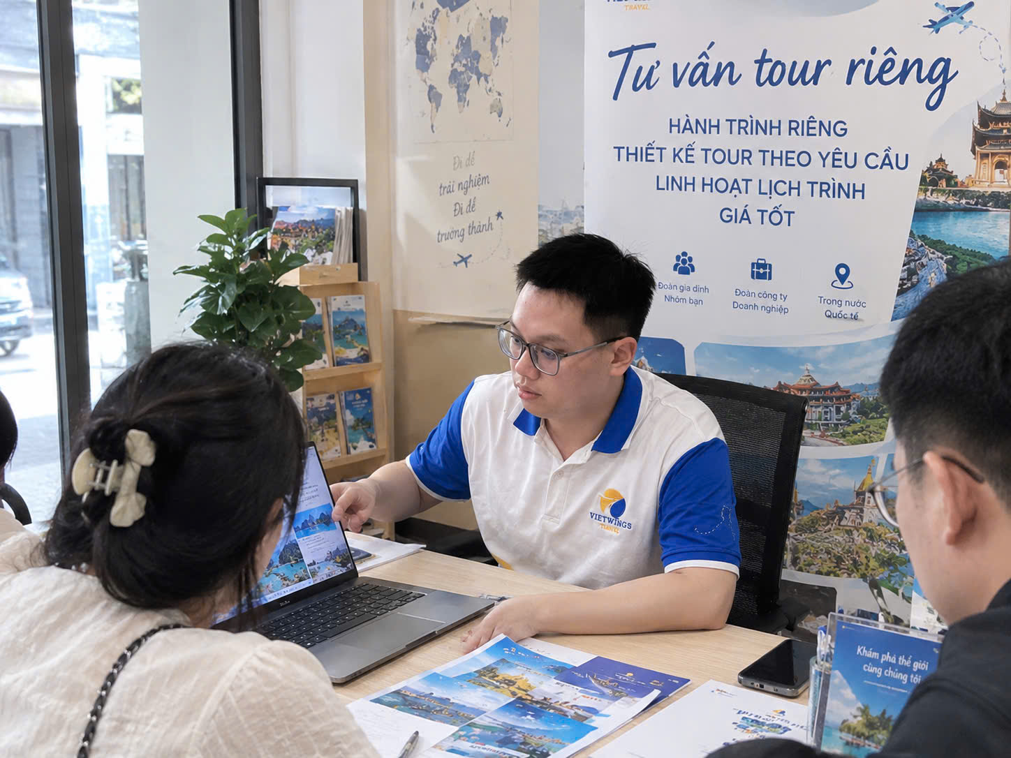 Đối tác doanh nghiệp gặp gỡ tại Việt Nam